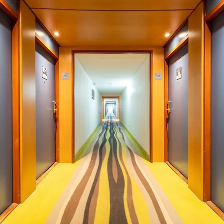 Calais Terminal Cite Europe 4 Etoiles