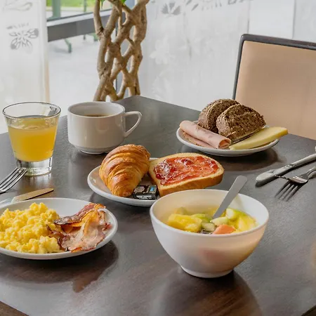 Hotel Calais Terminal Cite Europe 4 Etoiles 4*